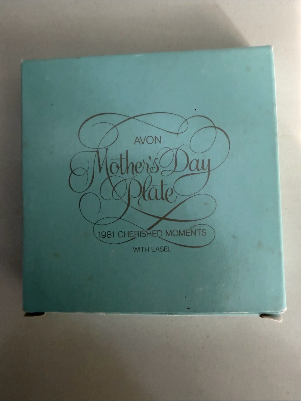 Avon Mother's Day Plate Box in Light Blue